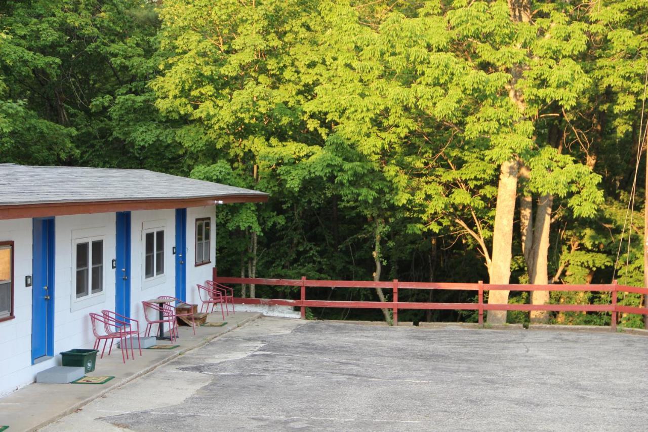Inn 32 North Woodstock Exterior photo